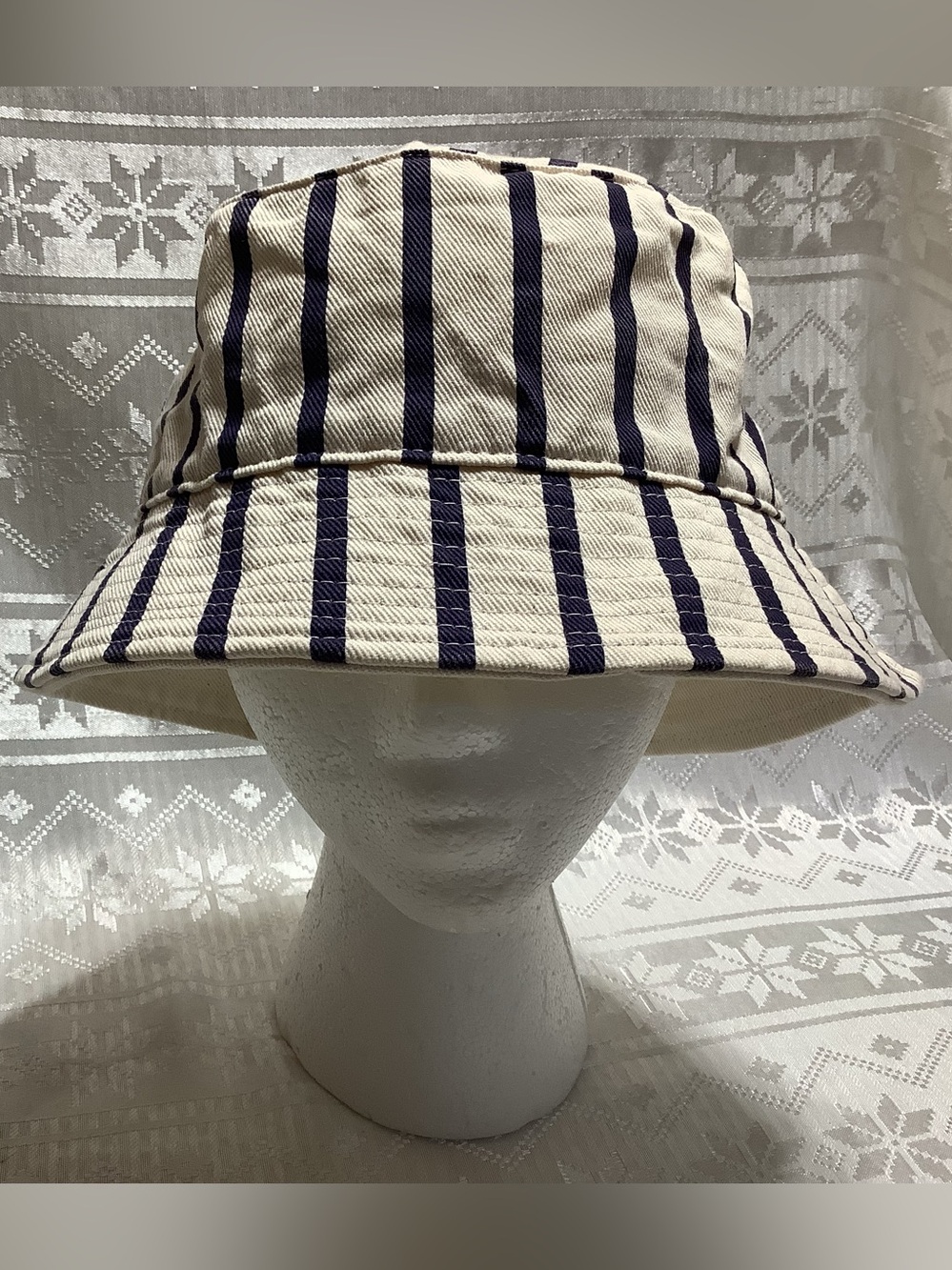Zara Striped Bucket Hat Women’s Size Medium Navy and Cream